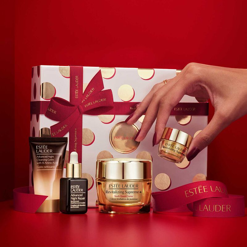 Estée Lauder Daywear Moisturizer Holiday Skincare Set image number 1