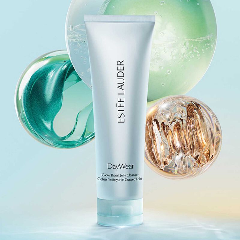 Est&eacute;e Lauder DayWear Glow Boost Gel Cleanser 125ml image number 3