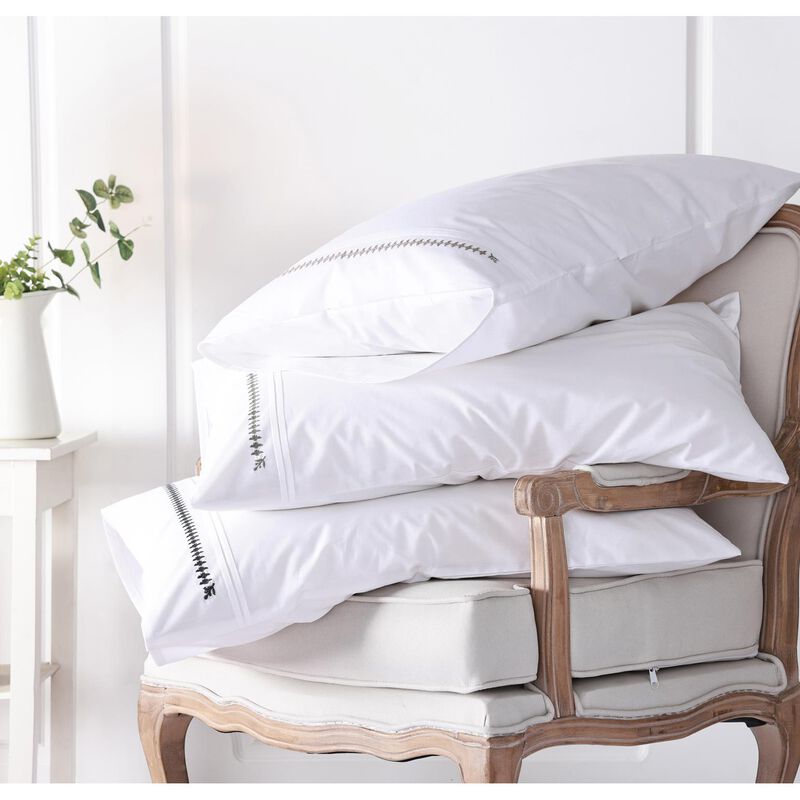 MM Linen Bee Pillowcover Set Of 2 image number 0