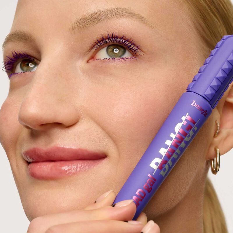 benefit BADgal BANG! Volumizing Mascara image number 17