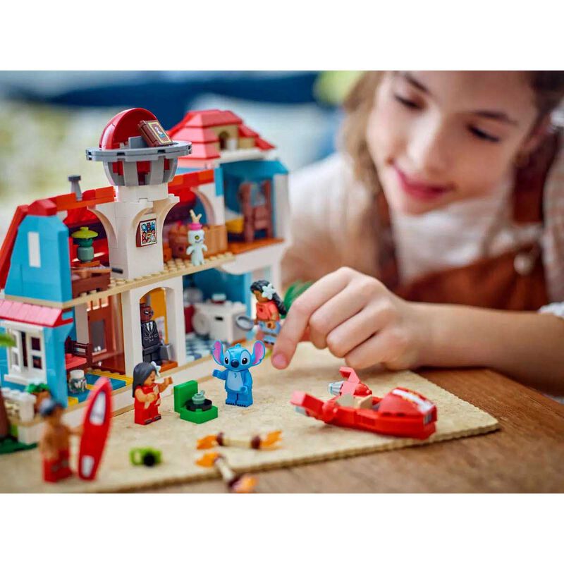 LEGO Disney™ Classic - Lilo and Stitch Beach House image number 2