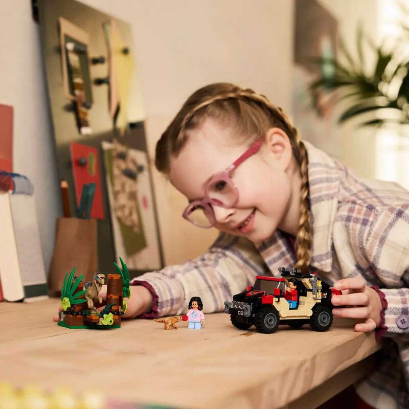 LEGO Jurassic World: Raptor Off-Road Escape image number 3