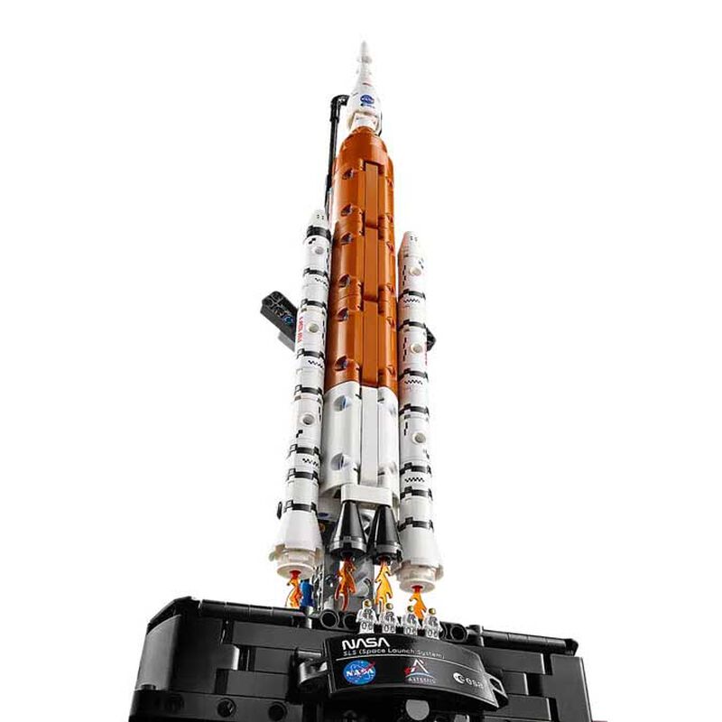 LEGO Technic NASA Artemis Space Launch System Rocket image number 1