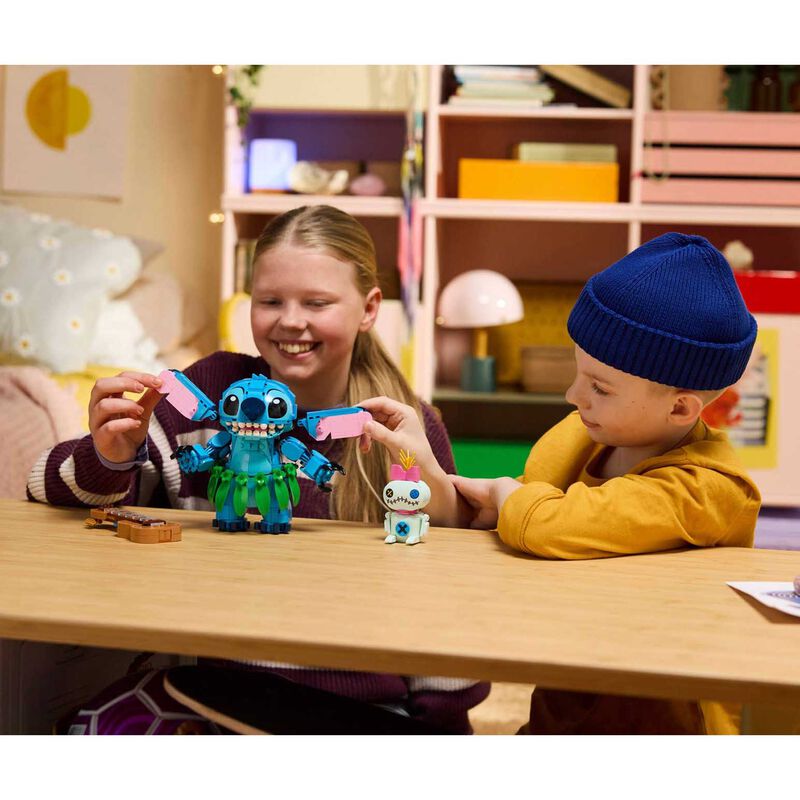 LEGO Disney&trade; Stitch & Scrump image number 3