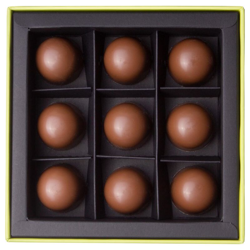 Bennetts of Mangawhai Milk Salted Caramel Praline 9 Piece Giftbox 144g image number 2