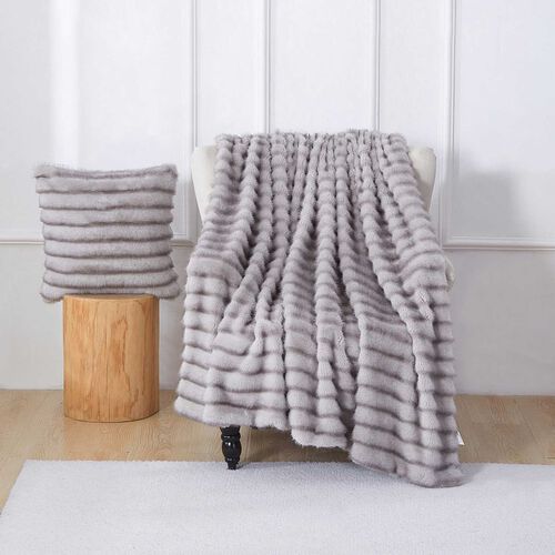 Top Drawer Silver Sable Cushion 650Gsm Carved Fur - 45x45cm With Inner
