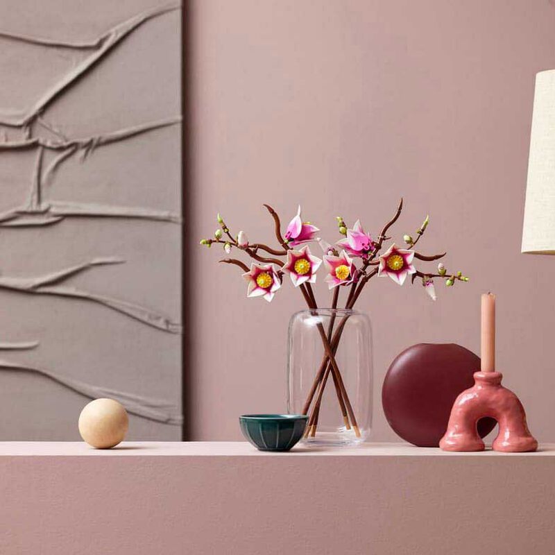 LEGO Botanicals: Magnolia Branches image number 3