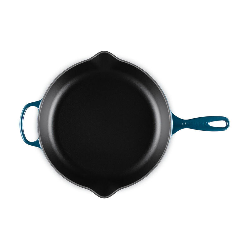 Le Creuset Signature Cast Iron Round Skillet 30cm image number 26