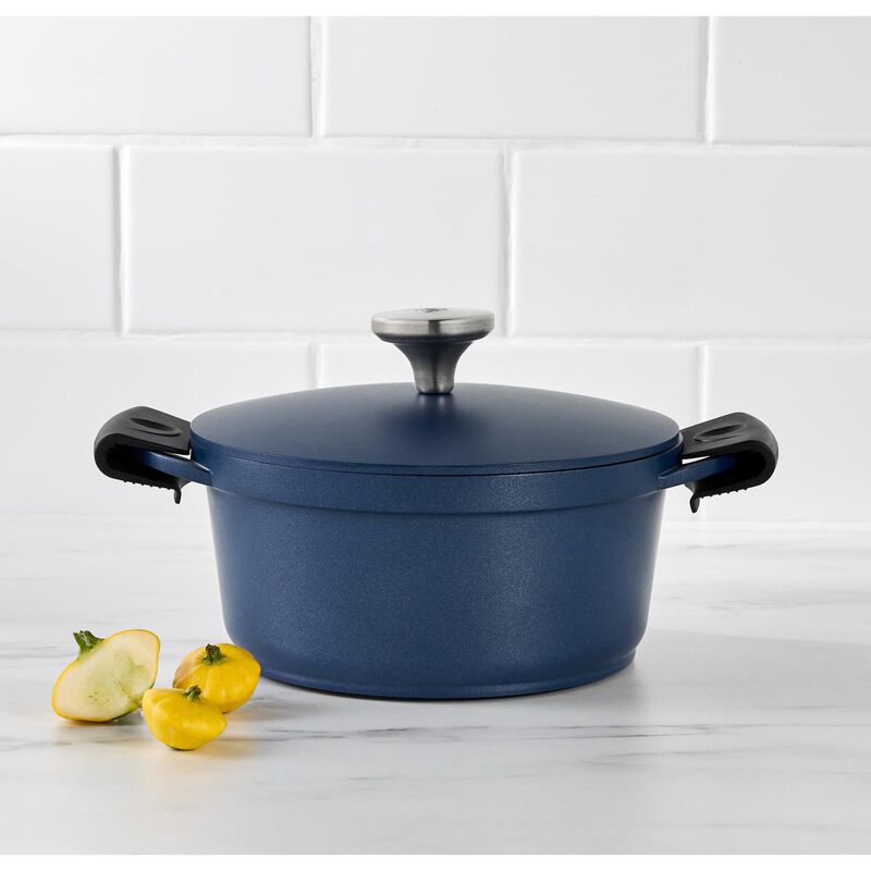 Maxwell & Williams Agile Non-Stick Casserole 20cm / 2.4L Navy Gift Boxed image number 3