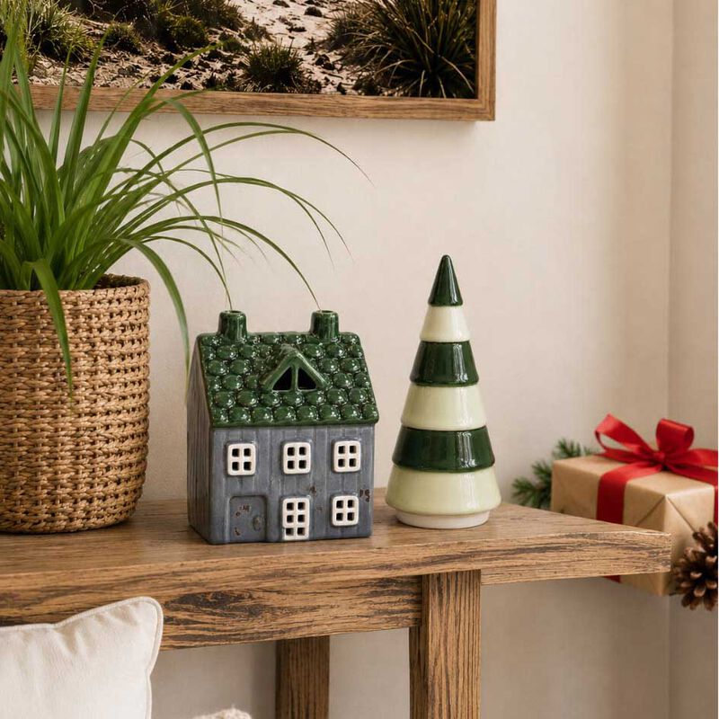 Stellar Haus Thistle Cottage - Christmas Collection image number 3