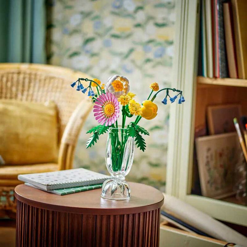 LEGO Botanicals - Petite Sunny Bouquet image number 3