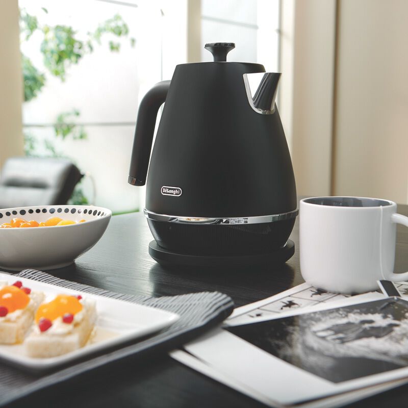 DeLonghi Distinta Moments Kettle Black image number 1
