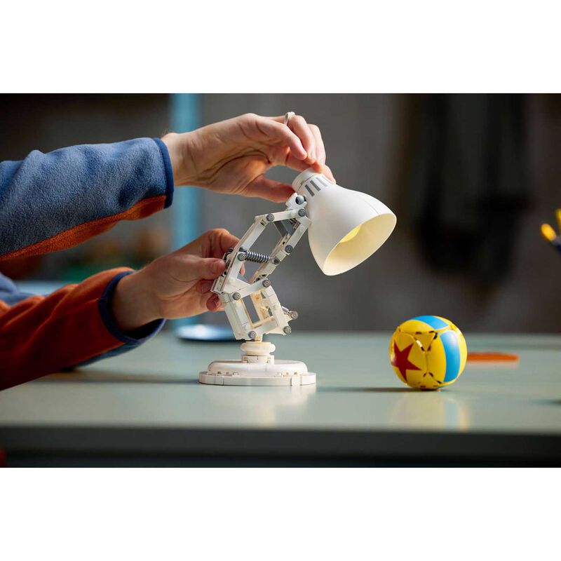 LEGO Disney Pixar Luxo Jr. image number 3