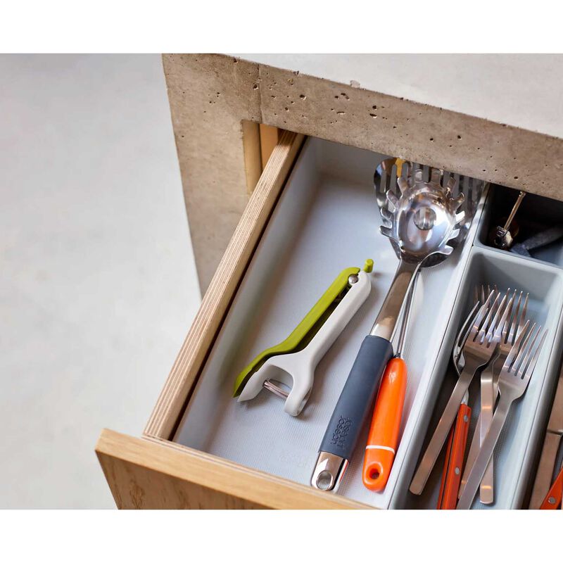 Joseph Joseph Tweezy&trade; 2-in-1 Pitter & Huller Tool image number 3