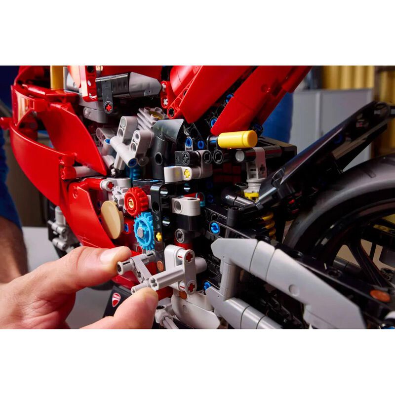 LEGO Technic™ Ducati Panigale V4 S Motorcycle image number 2