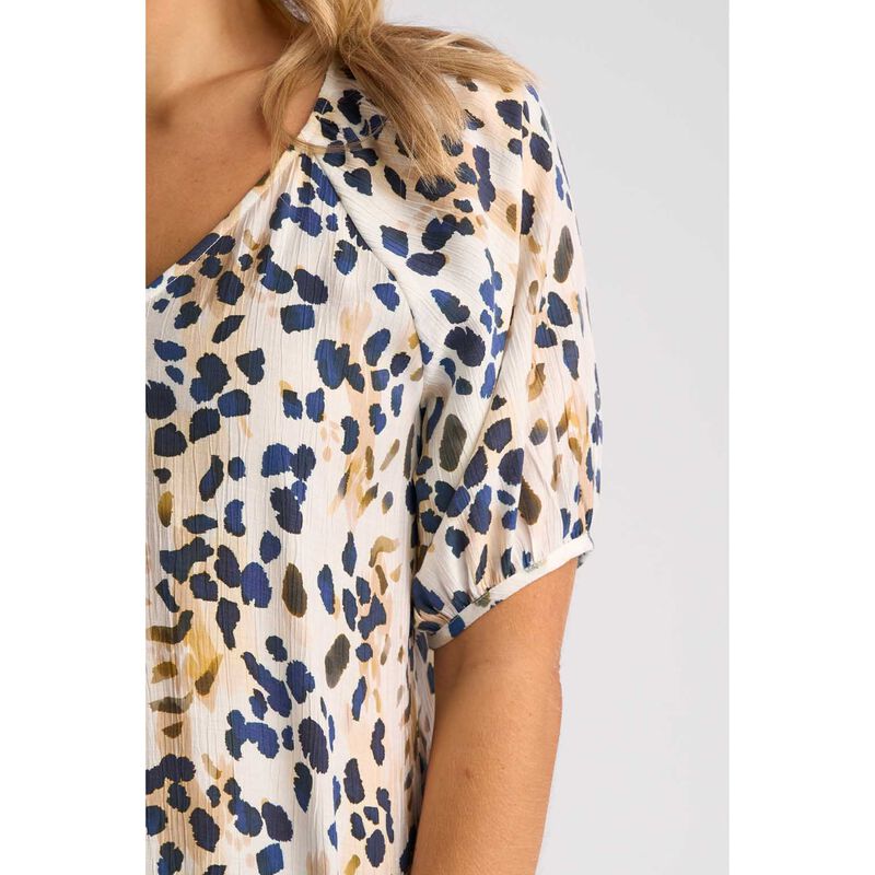 Vassalli Printed V Neck Top With Floaty Sleeve image number 2