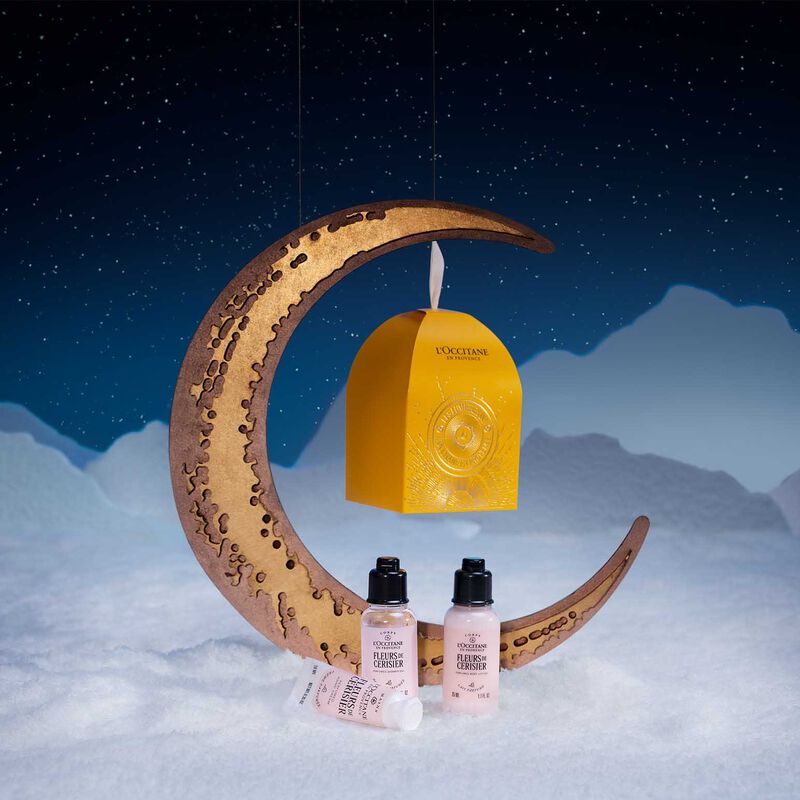 L'Occitane Fleurs De Cerisier  Deluxe Bauble - Christmas 2025 image number 1