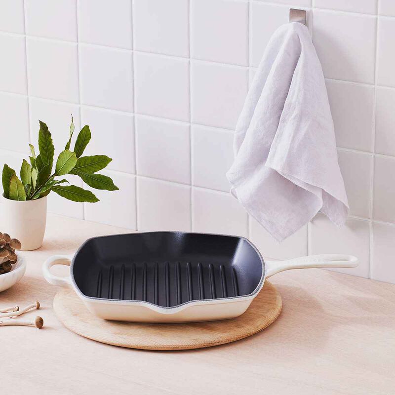 Le Creuset Signature Cast Iron Square Grillit 26cm image number 46