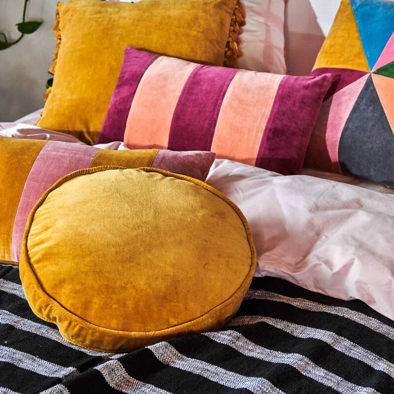 Kip&Co Pecan Velvet Pea Cushion image number 1