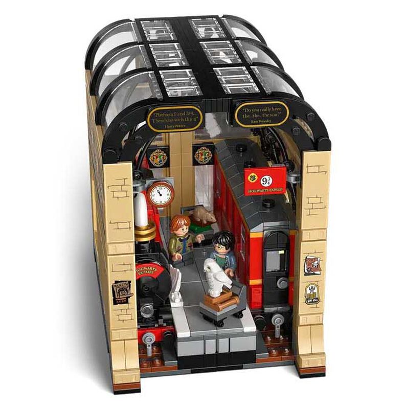 Lego Harry Potter Book Nook: Hogwarts™ Express image number 2