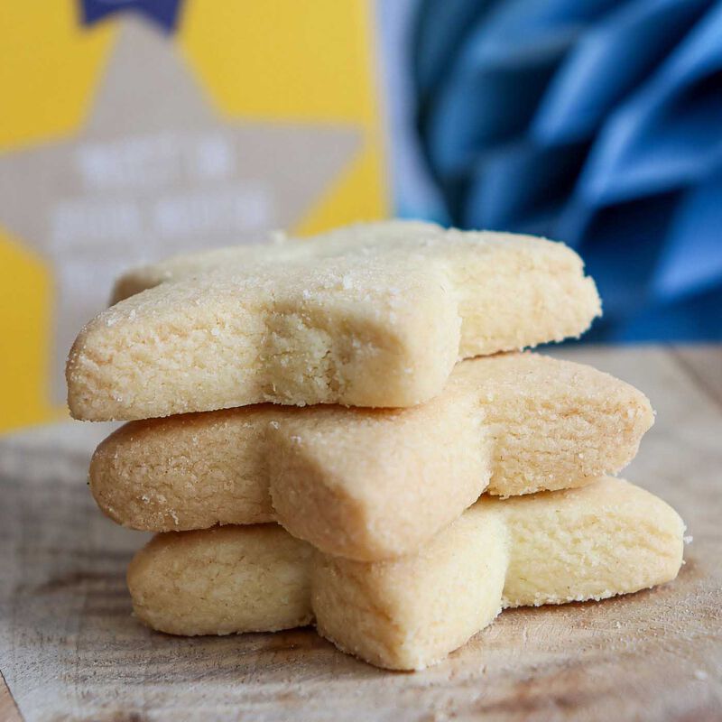 Molly Woppy Festive Stars Traditional Buttery Shortbread 400g image number 1
