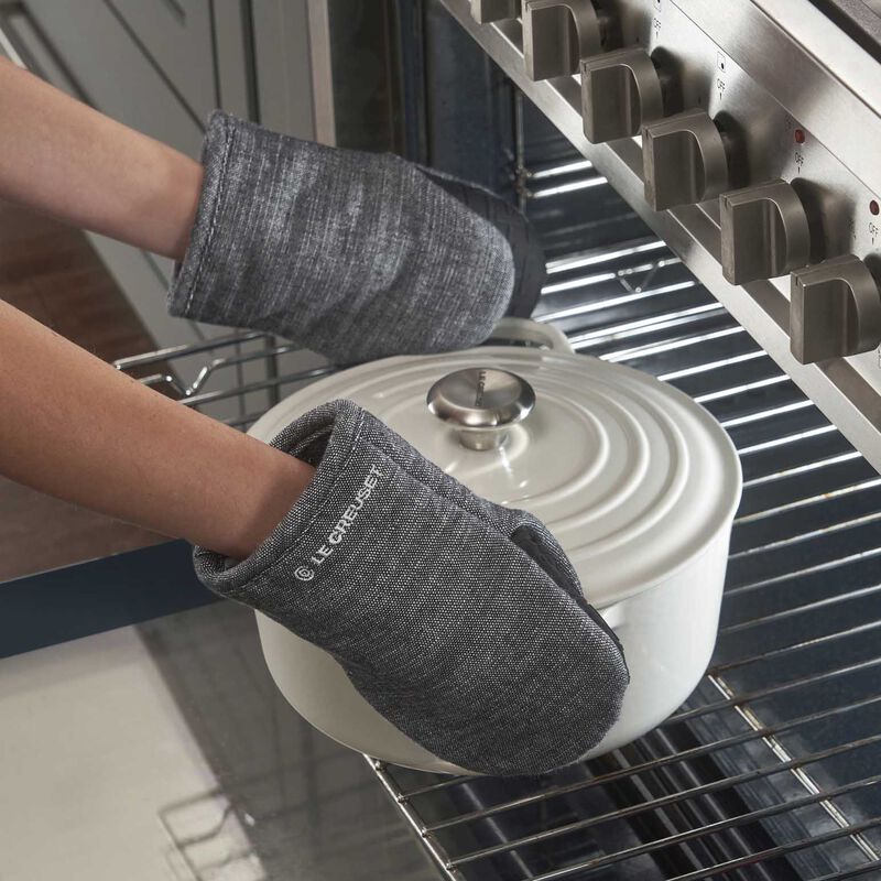 Le Creuset Oven Mitt 21cm Set of 2 - Charbon image number 2