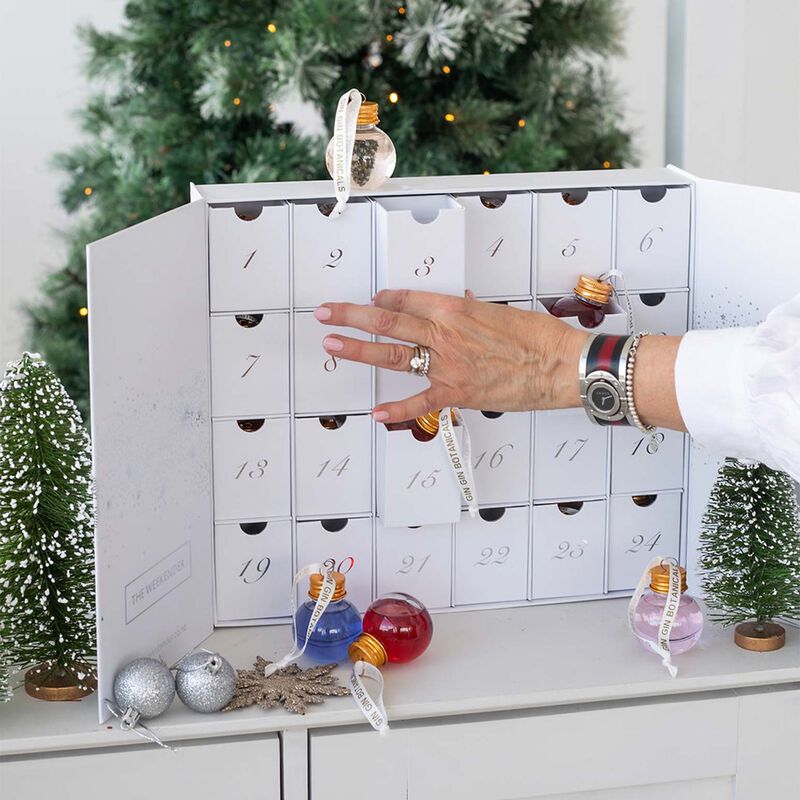 Weekender 24 Day Luxury Gin Advent Calendar 24 x 50ml image number 1