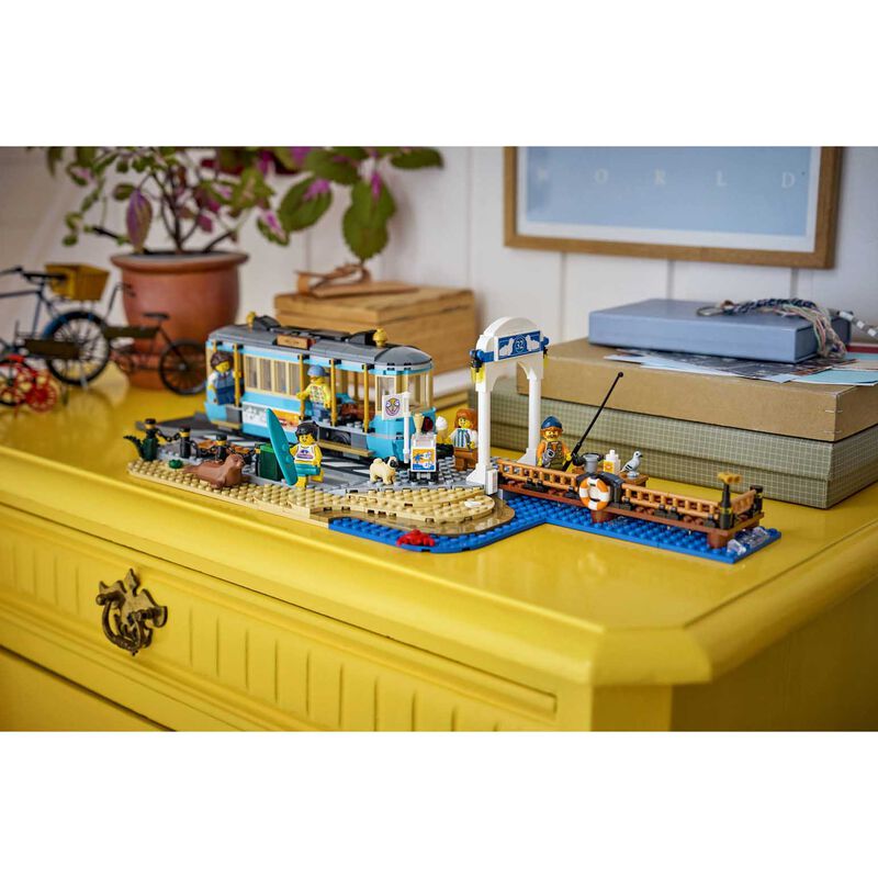 LEGO City Classic Beach Streetcar image number 2