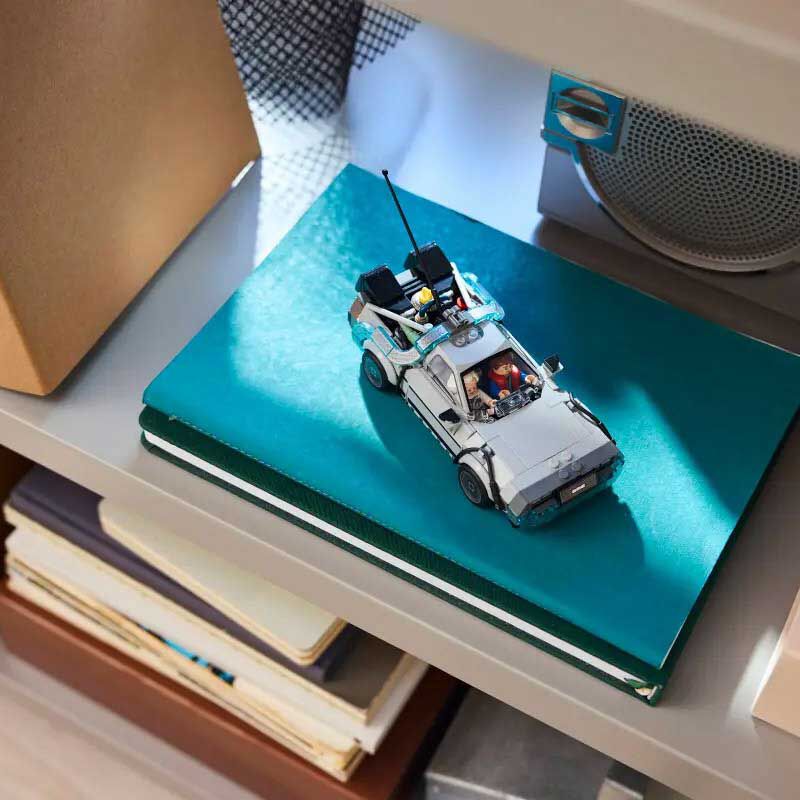 LEGO Speed Champions Time Machine from Back to the Future image number 3