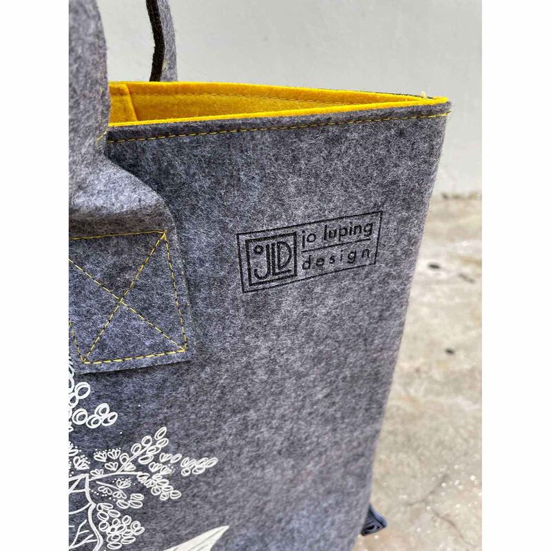 Jo Luping White Rangiora Grey & Yellow Ecofelt Shoulder Tote Bag image number 2