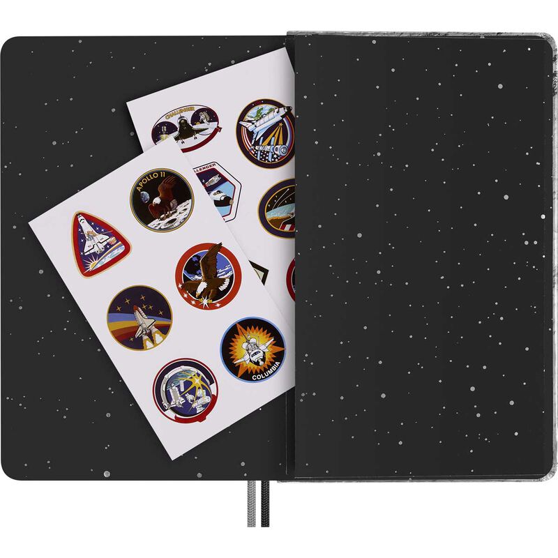 Moleskine LE NASA Set: Notebook + Blackwing Pencils + 2 Pins image number 3