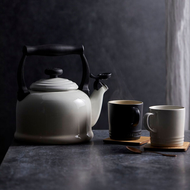 Le Creuset Traditional Kettle 2.1L image number 1