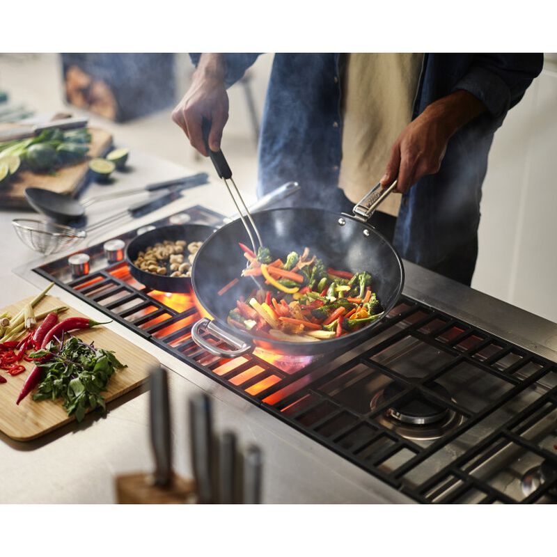 Joseph Joseph Space 32cm Non-Stick Wok image number 3