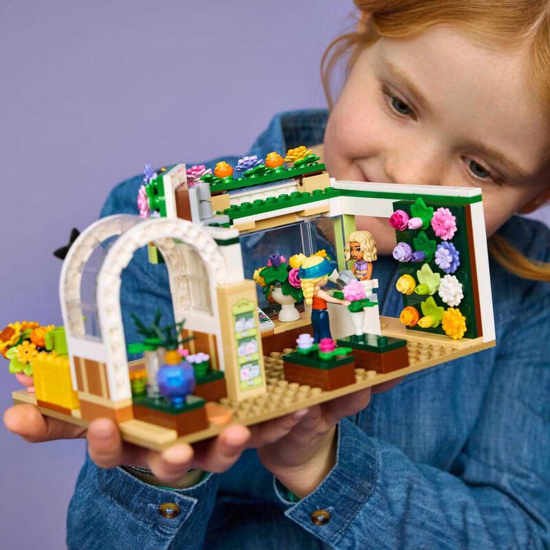LEGO Creator 3-in-1 Creative Flower Shop image number 3