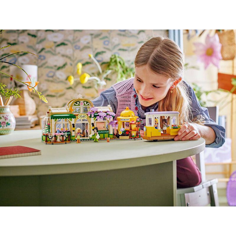 LEGO Friends Plant Café & Flower Shop image number 3