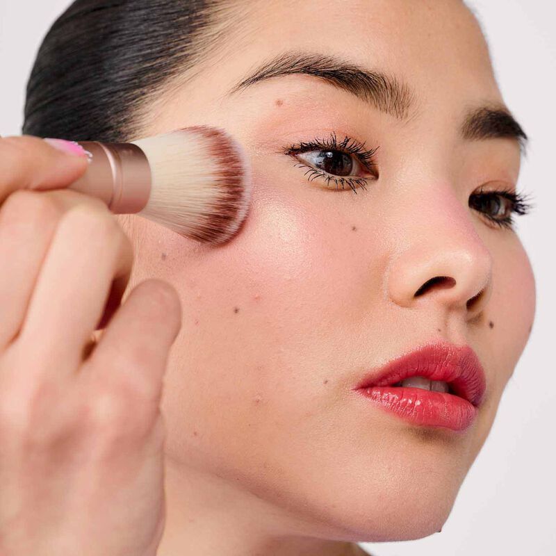 benefit Multitasking Cheek Brush image number 2