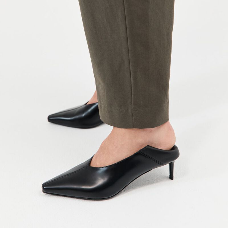 St. Agni Classic Fold Heel image number 1