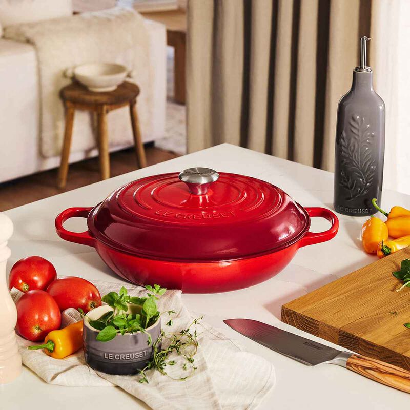 Le Creuset Signtature Cast Iron Shallow Casserole 26cm image number 1