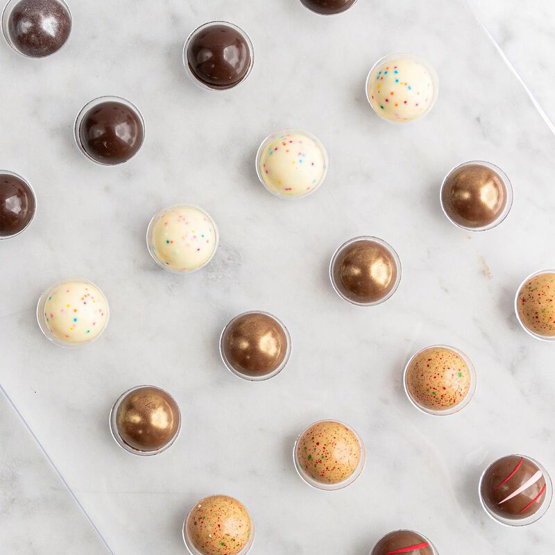 House of Chocolate 24 Piece Chocolate Advent Calendar Spotty image number 2