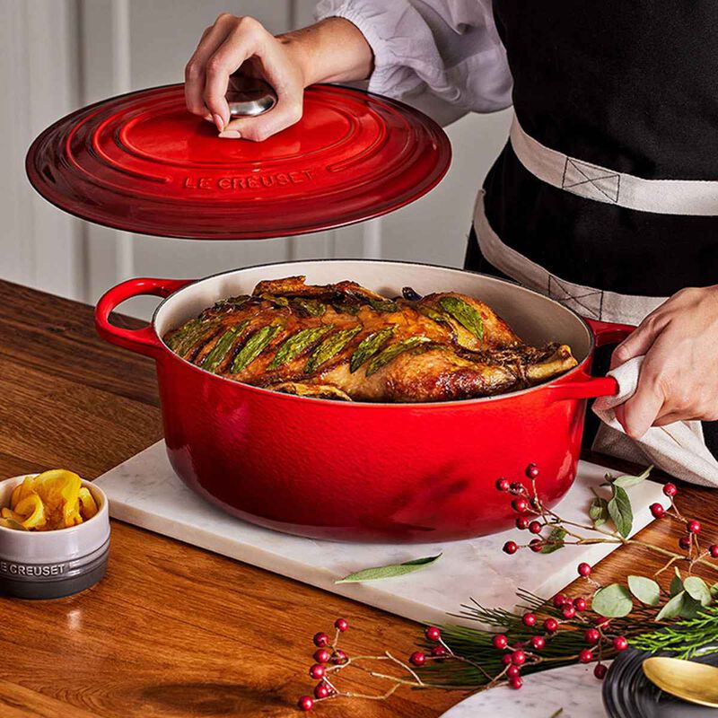 Le Creuset Signature Cast Iron Round Casserole 28cm image number 12