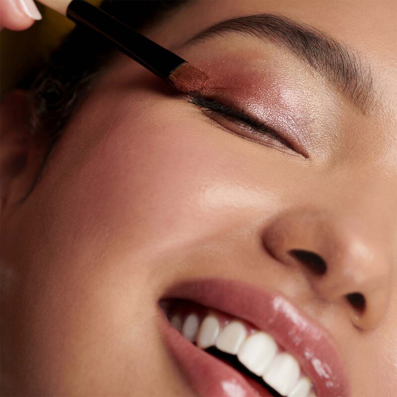 Bobbi Brown Compact Shaping & Smudging Eyeshadow Brush image number 1