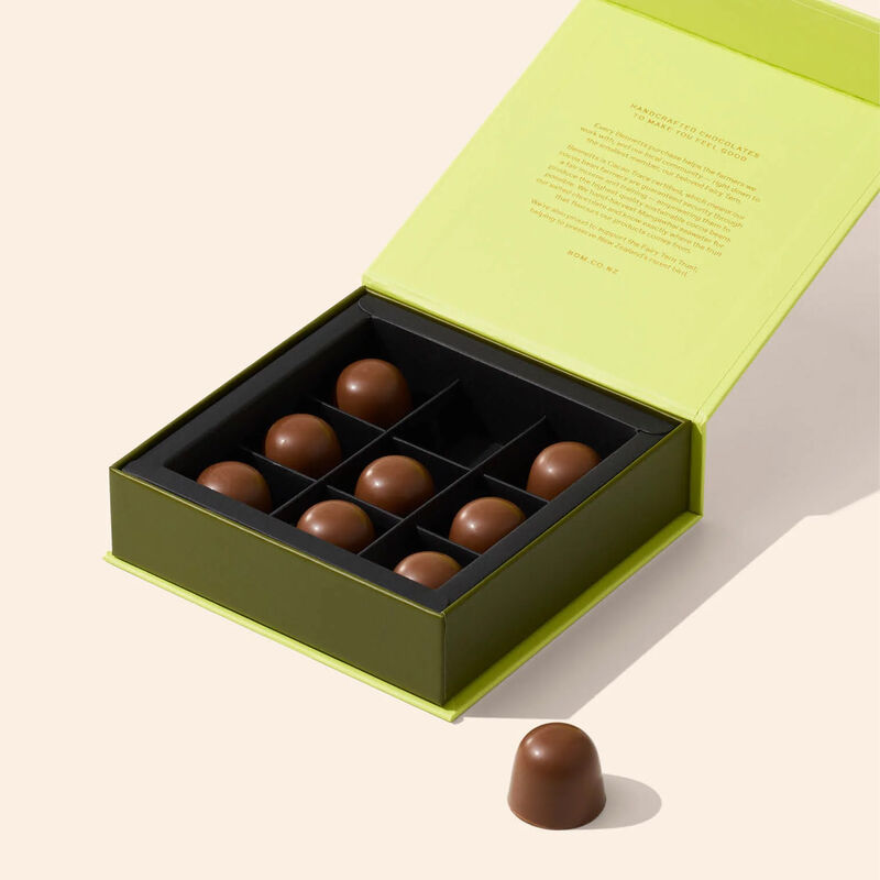 Bennetts of Mangawhai Milk Salted Caramel Praline 9 Piece Giftbox 144g image number 1