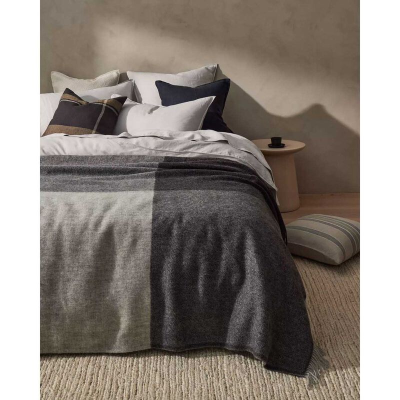 Weave Home Riverton Throw image number 1