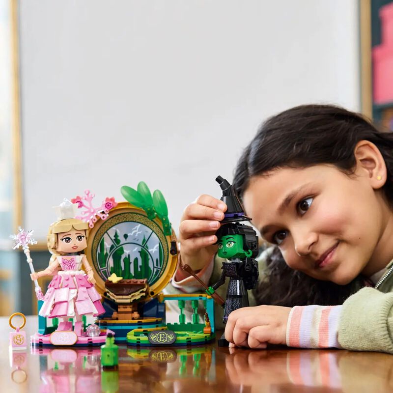 LEGO Elphaba & Glinda Figures image number 3