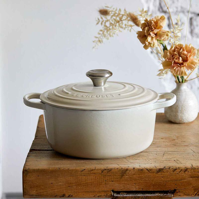 Le Creuset Signature Cast Iron Round Casserole 26cm image number 27