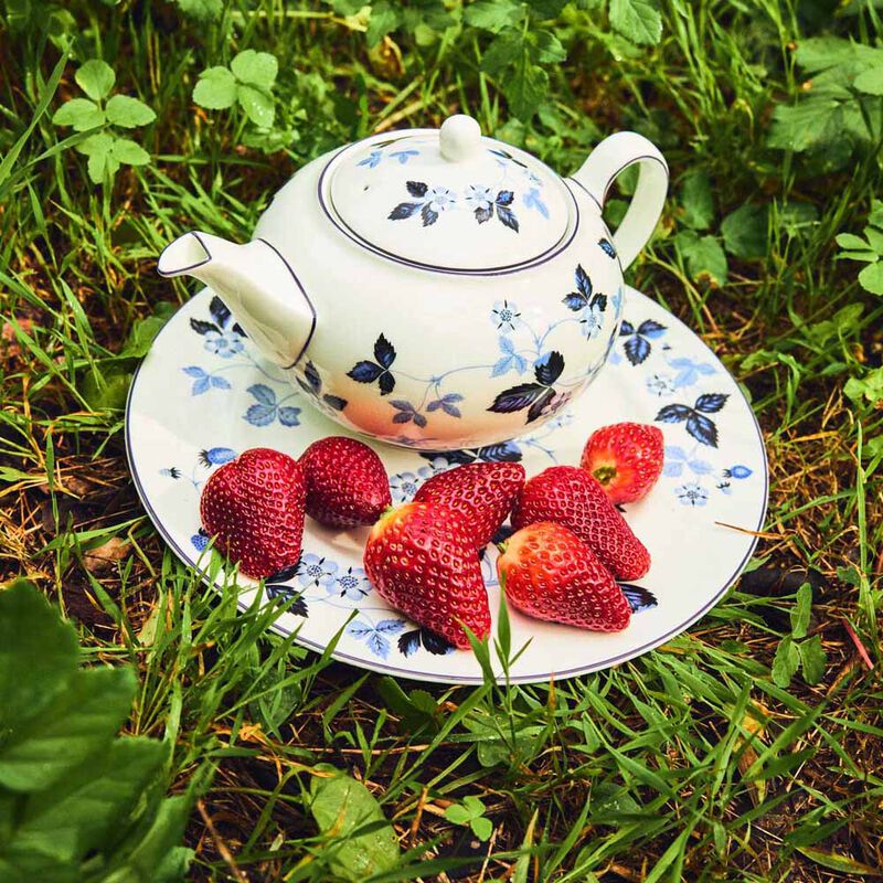 Wedgwood Wild Strawberry Inky Blue Teapot 800ml image number 2