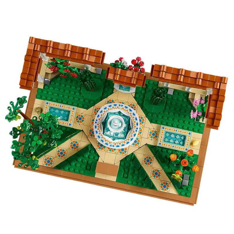 LEGO Icons Fountain Garden image number 1