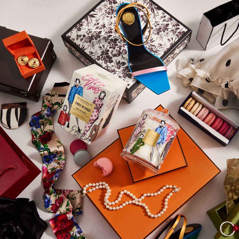 Glasshouse Fragrances x Emily in Paris - Oui Oui Emily Soy Candle 380g image number 2