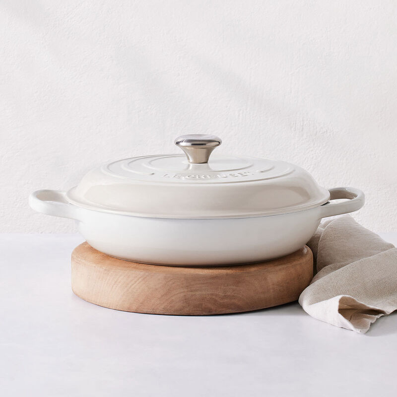 Le Creuset Signtature Cast Iron Shallow Casserole 26cm image number 1