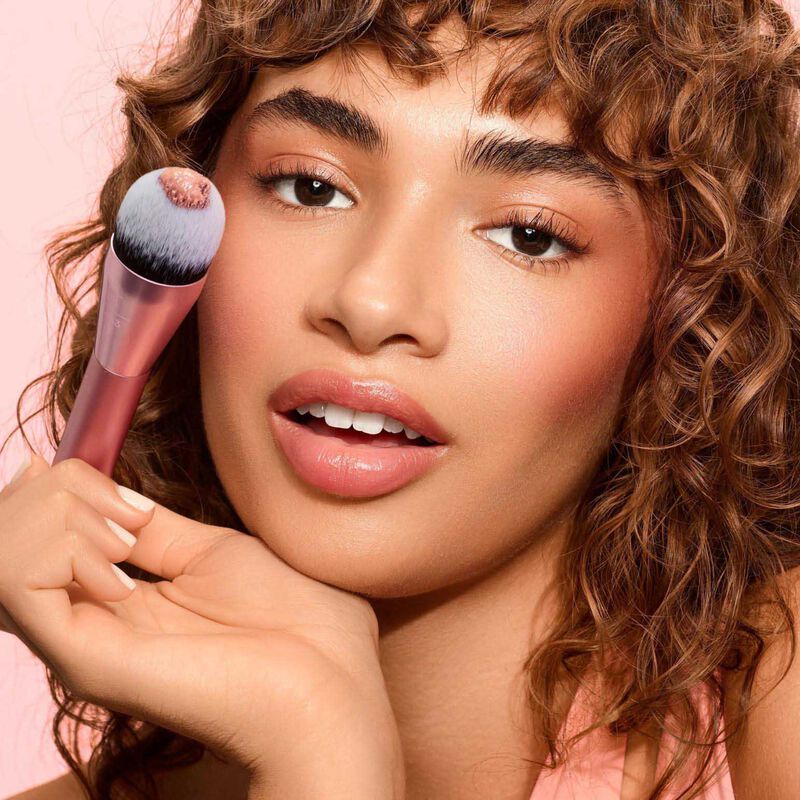 Real Techniques Power Pigment Blush Brush image number 3